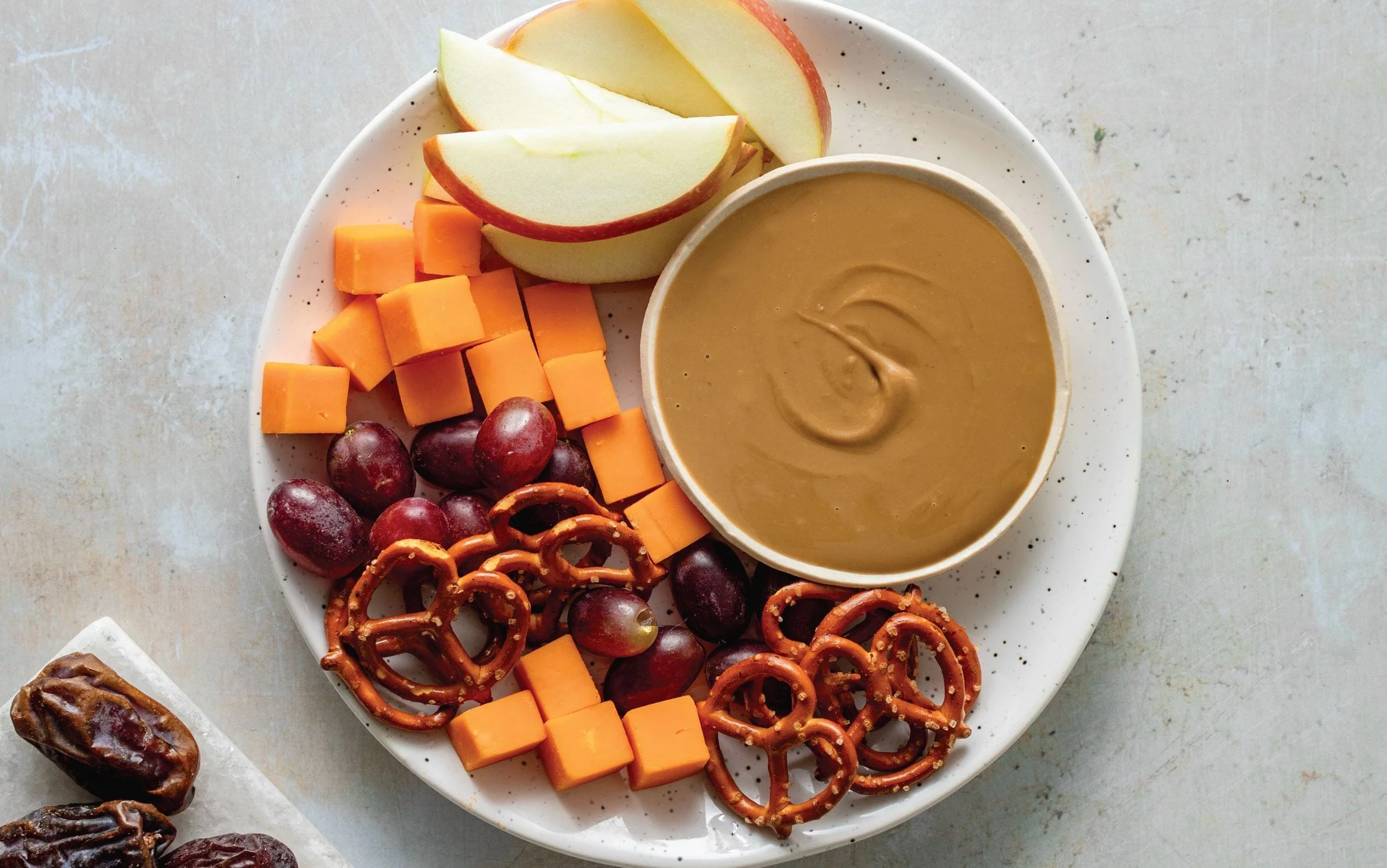Apple & Cheddar Cheese Snack Pack - Image 4